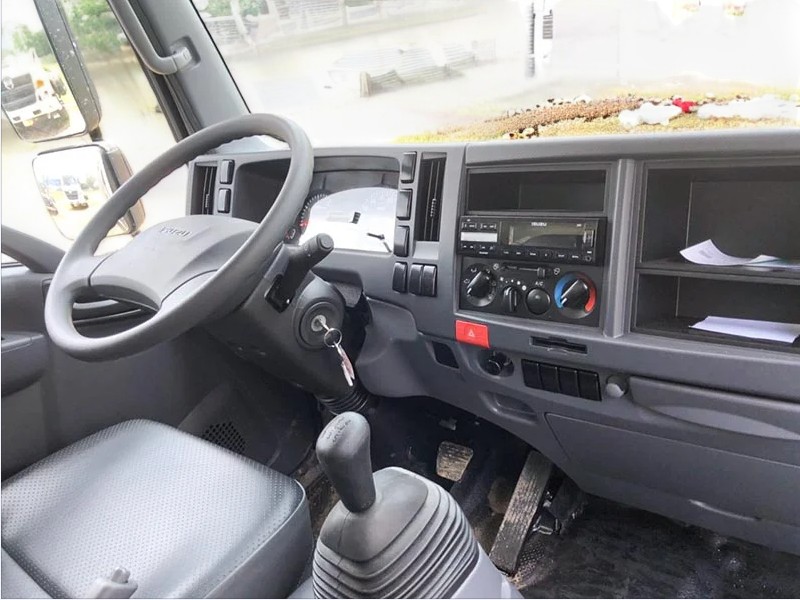 xe-tai-isuzu-qkr77he4-2-4-tan-cho-ga-vit-noi-that-1