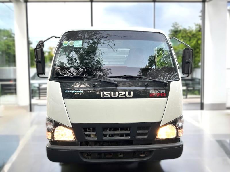 XE TẢI ISUZU QKR77HE4 2.4 TẤN THÙNG KÍN - Ảnh 2