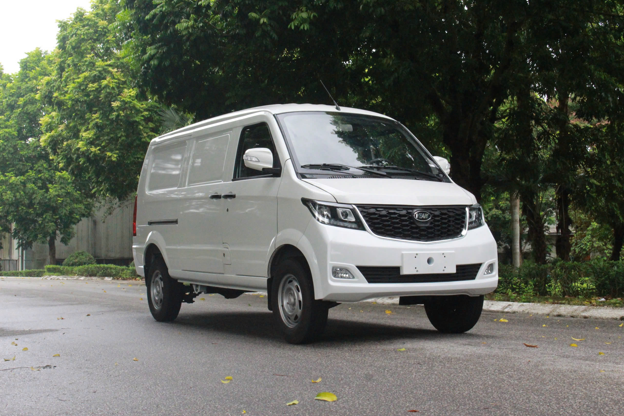 Xe Tải Van Veam V2 (945Kg) – Siêu Van Nội Đô: Thùng Dài 2.5M, An Toàn Tuyệt Đối Với ABS+EBD