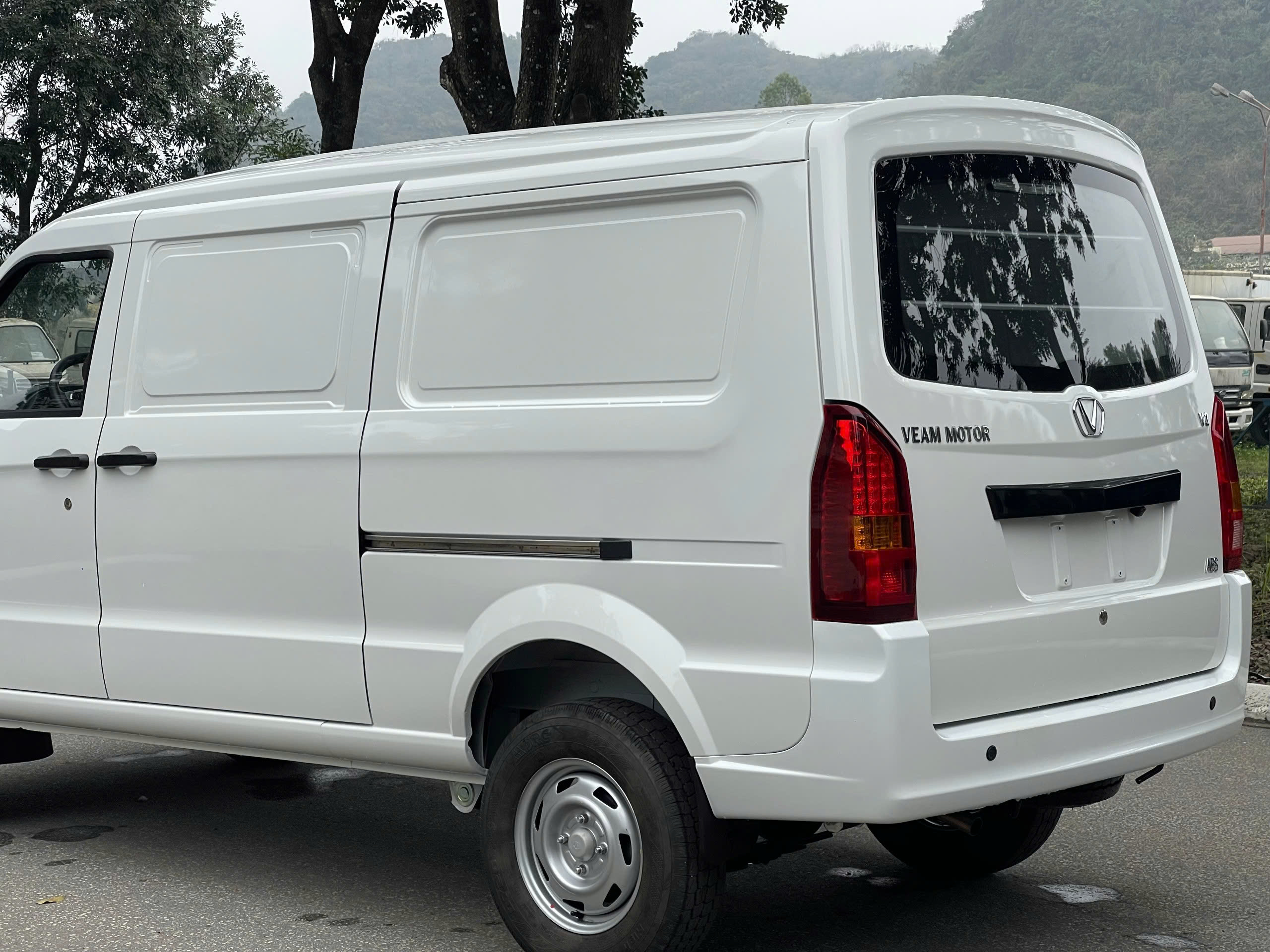 Xe Tải Van Veam V2 (945Kg) – Siêu Van Nội Đô: Thùng Dài 2.5M, An Toàn Tuyệt Đối Với ABS+EBD - Ảnh 3