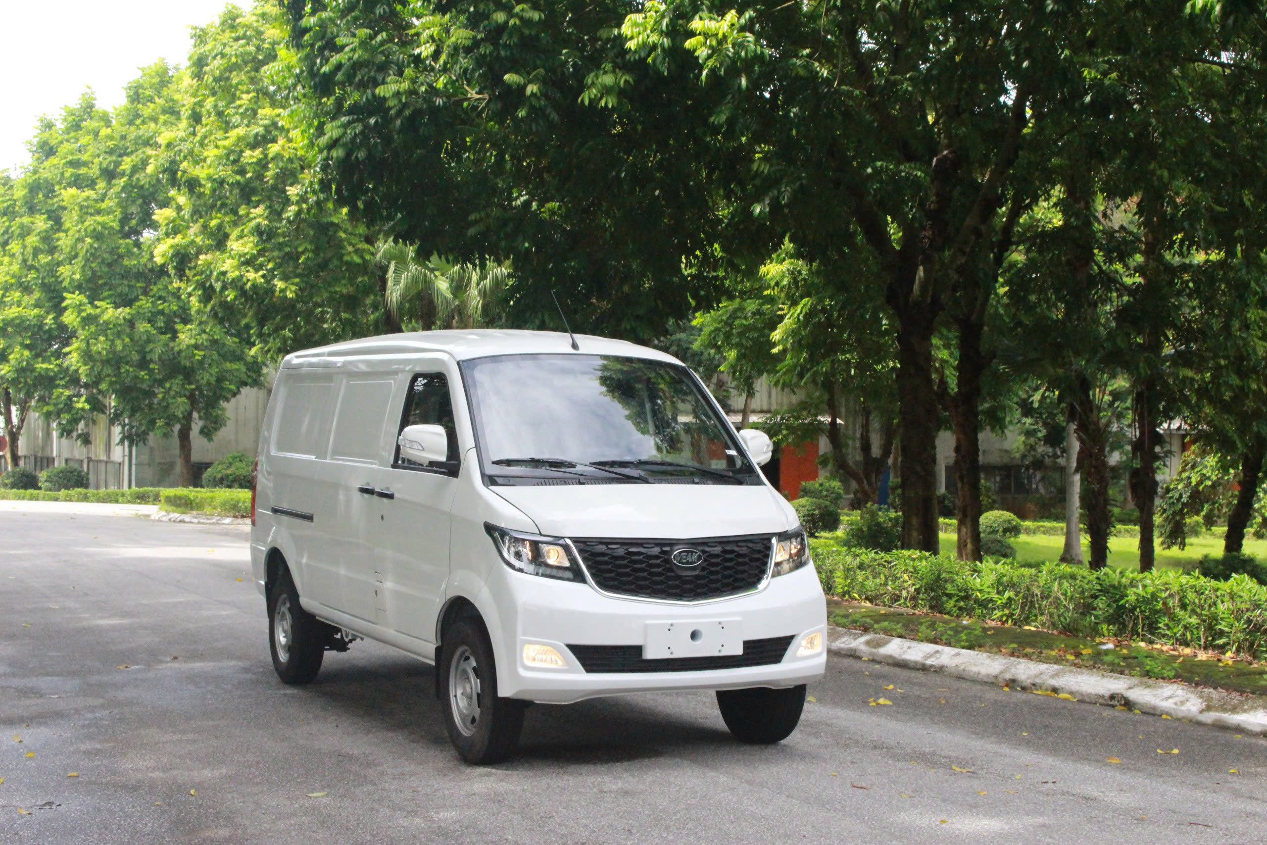 Xe Tải Van Veam V2 (945Kg) – Siêu Van Nội Đô: Thùng Dài 2.5M, An Toàn Tuyệt Đối Với ABS+EBD - Ảnh 2