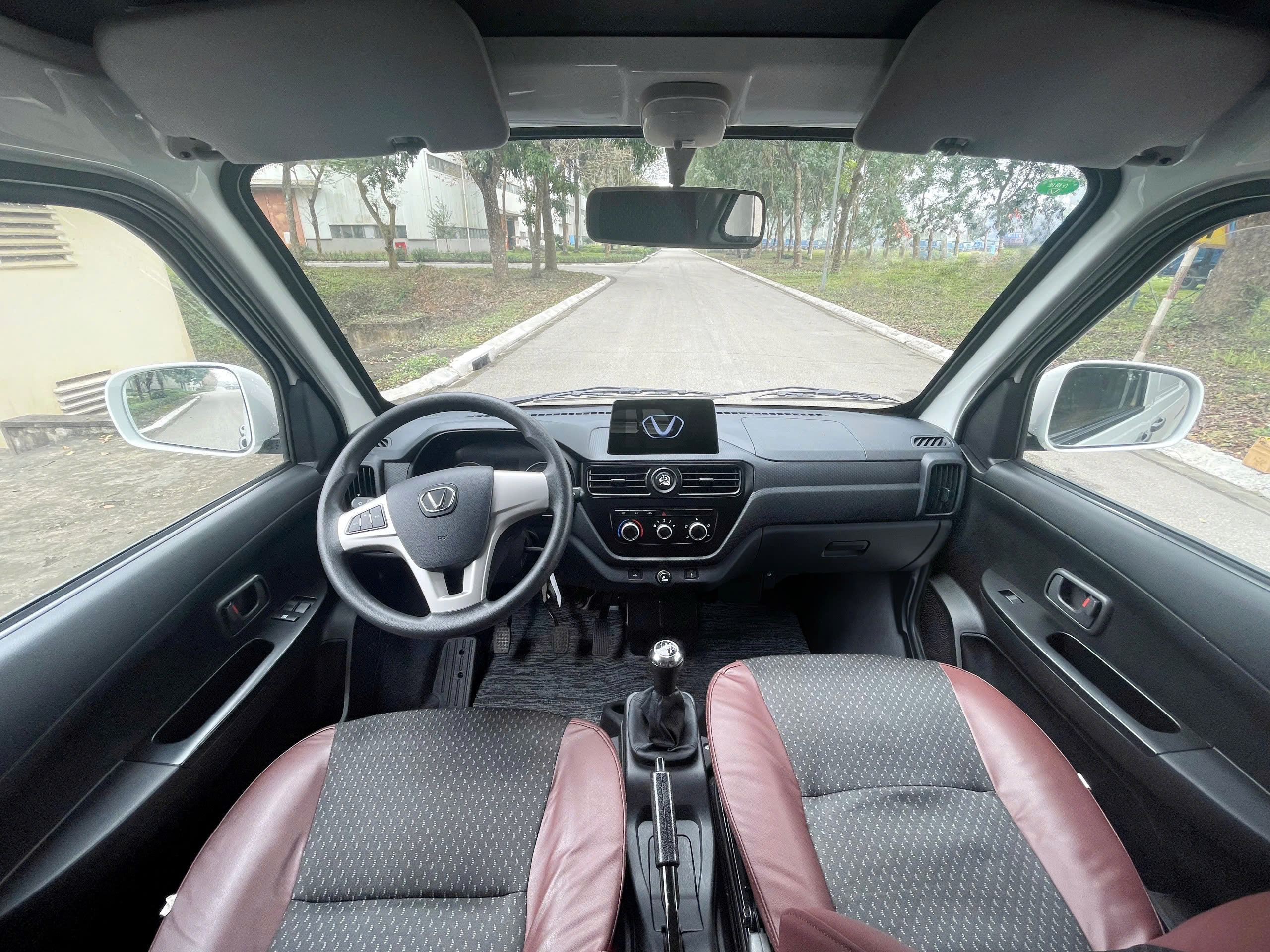 Xe Tải Van Veam V2 (945Kg) – Siêu Van Nội Đô: Thùng Dài 2.5M, An Toàn Tuyệt Đối Với ABS+EBD - Ảnh 6