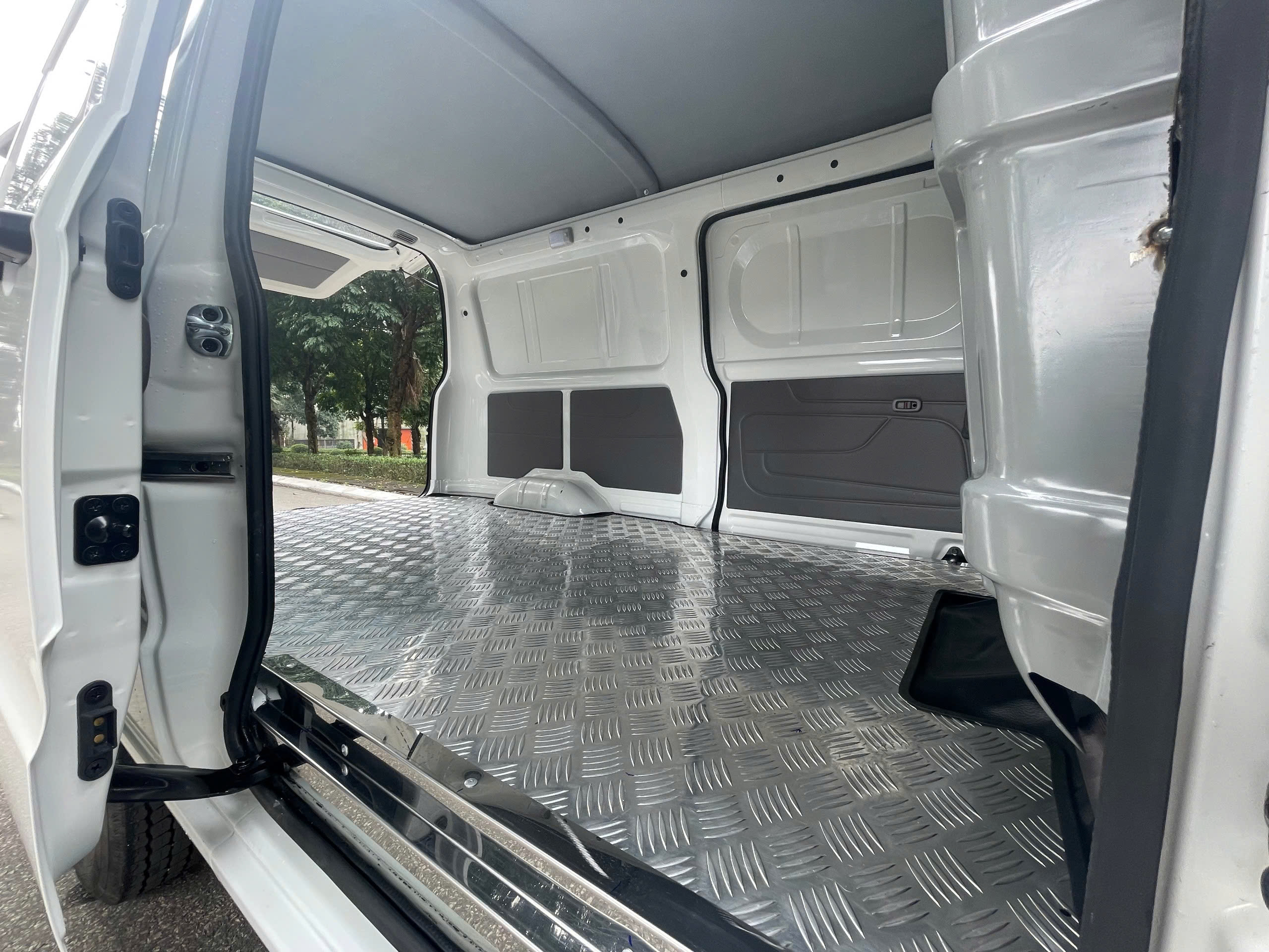 Xe Tải Van Veam V2 (945Kg) – Siêu Van Nội Đô: Thùng Dài 2.5M, An Toàn Tuyệt Đối Với ABS+EBD - Ảnh 10