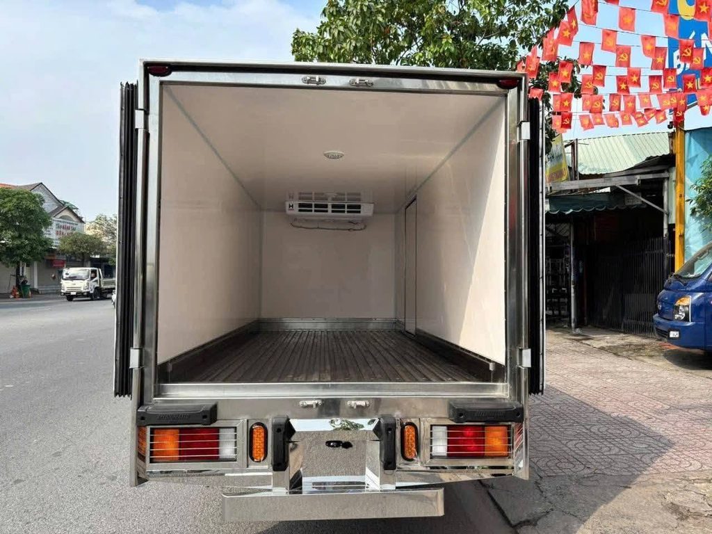 bên trong thùng xe n250sl