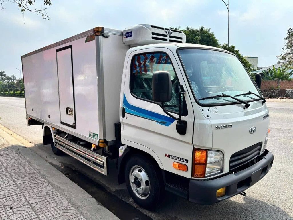 Hyundai n250sl thùng đông lạnh