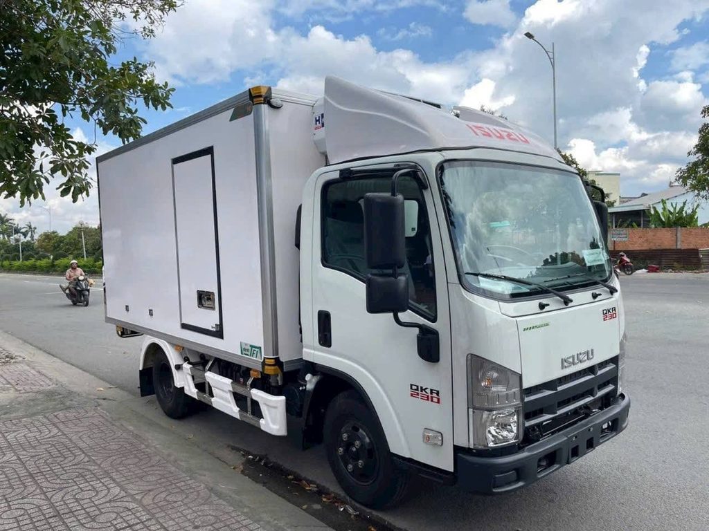 ISUZU QKR230 Thùng bảo ôn