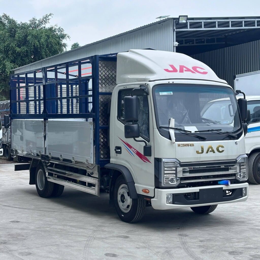Báo giá xe tải JAC N250S PRO E5 thùng mui bạt bửng nhôm mới 100% (sản xuất 2026) tại Đông Hải Ô Tô.